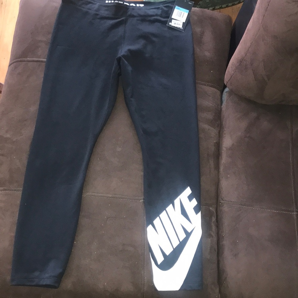 Nike Women’s Tight Fit Leggings